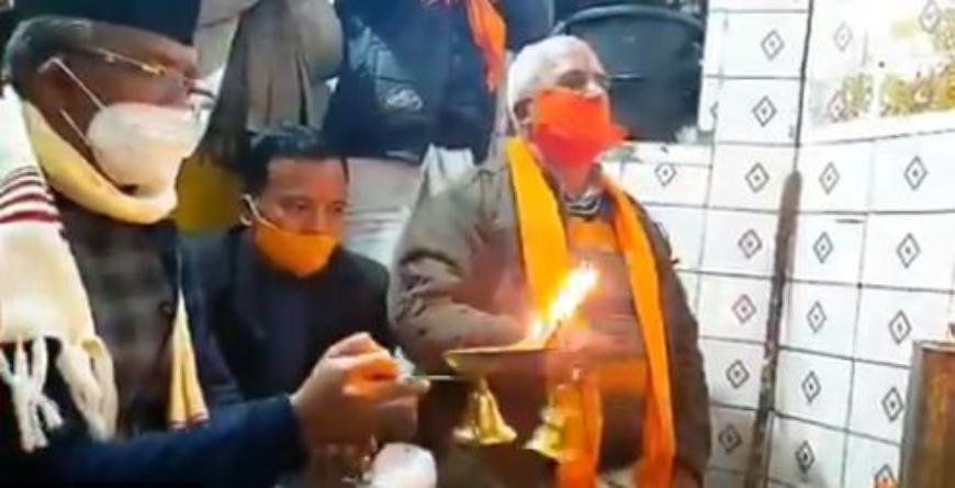मुख्यमंत्री त्रिवेंद्र सिंह रावत ने गोल्ज्यू देवता के दर्शन किए और पूजा-अर्चना की