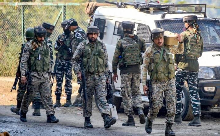 जम्मू-कश्मीर: शोपियां में लश्कर के तीन आतंकी ढेर, एक SPO शहीद, एक घायल