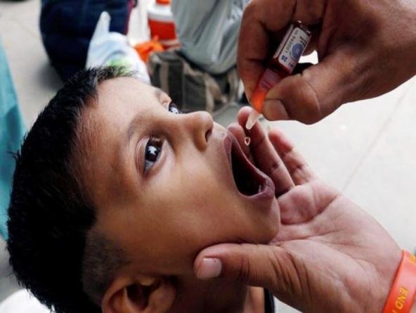 महाराष्ट्र के कापसिकोपरी गांव से एक बड़ी लापरवाही का मामला आया सामने, बच्चों को पोलियो ड्रॉप की जगह पिला दिया हैंड सैनिटाइजर