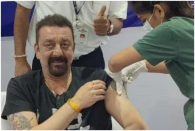 कोरोना से बचाव के लिए संजय दत्त ने लगवाई वैक्सीन, डॉक्टर्स का इस अंदाज में किया शुक्रिया