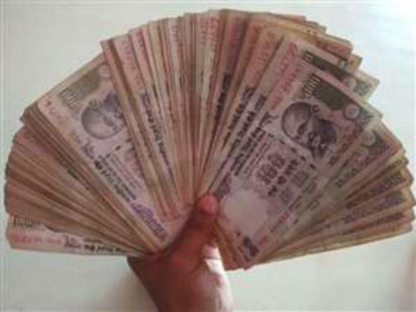 सरकार ने PPF, NSC और SSY पर घटाईं ब्याज दरें, पढ़िए पूरी खबर