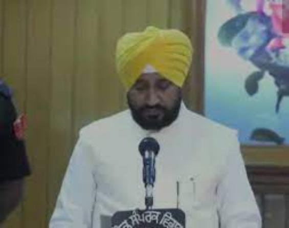 पंजाब के नए मुख्यमंत्री के तौर पर चरणजीत सिंही चन्नी ने शपथ ग्रहण की