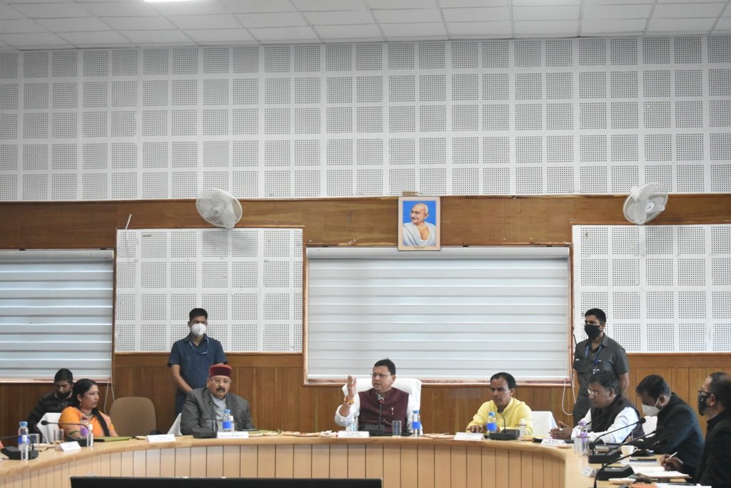 आपदा की घड़ी पर मुख्यमंत्री एक्टिव – किया पौड़ी का एक दिवसीय भ्रमण + समीक्षा बैठक