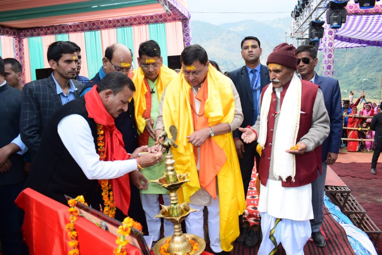 भगवान तुंगनाथ की शीतकालीन गद्दी स्थल मक्कूमठ आयोजित एक दिवसीय तुंगनाथ महोत्सव में मुख्यमंत्री का आगमन