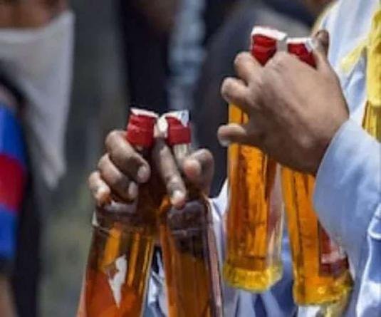 देहरादून में शराब पीकर छात्र-छत्राएं मचा रहे हुड़दंग