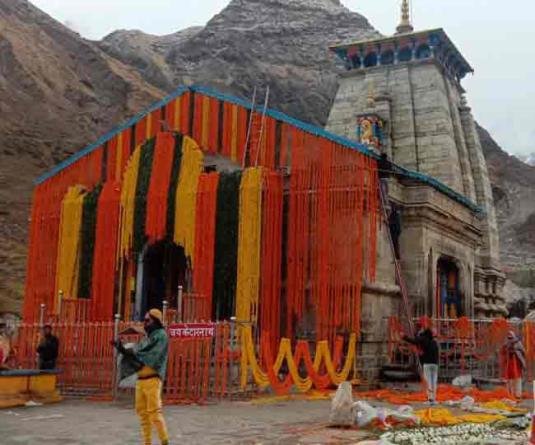 पांच नवंबर को प्रधानमंत्री नरेन्द्र मोदी को लेकर केदारनाथ धाम मे तैयारियां तेज, सजाया गया10 कुंतल से अधिक फूलों से