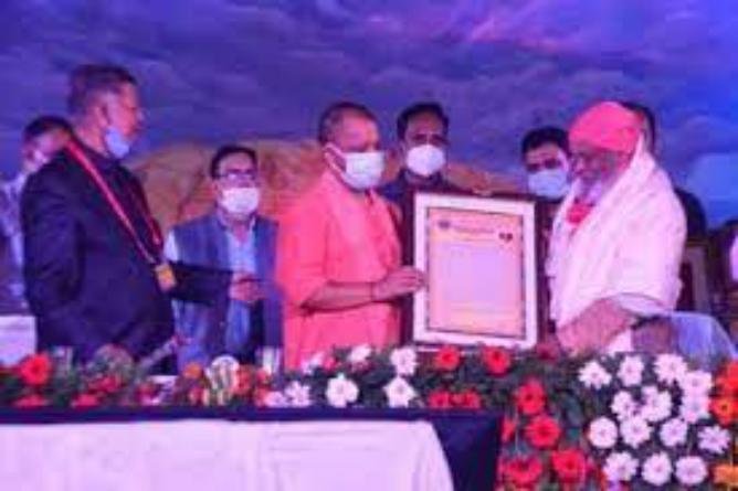 लखनऊ में पर्यावरणविद् डा. अनिल प्रकाश जोशी को उत्तराखंड गौरव सम्मान से नवाजा