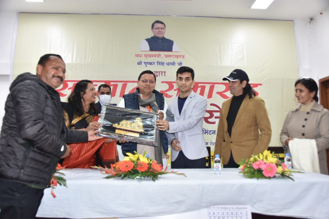 मुख्यमंत्री ने किया भारत के बैडमिंटन खिलाड़ी लक्ष्य सेन को सम्मानित