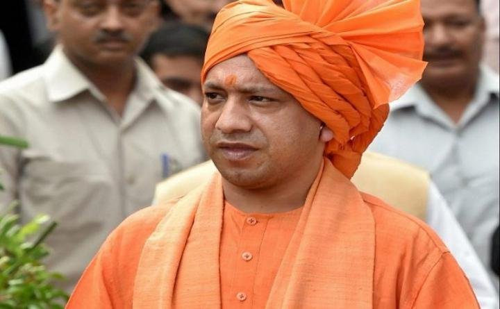 दो दिन के दौरे पर गोरखपुर पहुंचे मुख्यमंत्री योगी आदित्यनाथ, बोले- भूमि विवाद के मामलों पर विशेष ध्यान दें अधिकारी