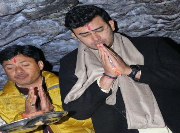 तेजस्वी सूर्या इन दिनों उत्तराखंड के दौरे पर, टपकेश्वर मंदिर पहुंच कर महादेव का लिया आशीर्वाद