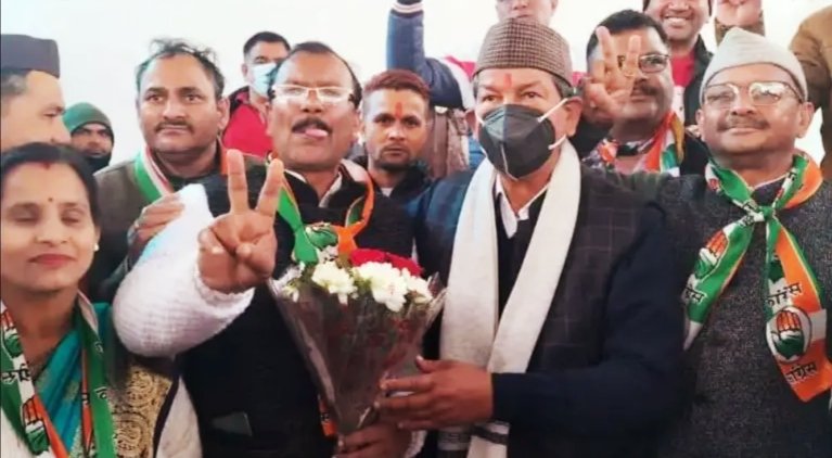 दर्जनों साथियों के साथ कांग्रेस पार्टी में शामिल हुए भाजपा नेता ललित प्रसाद आर्य