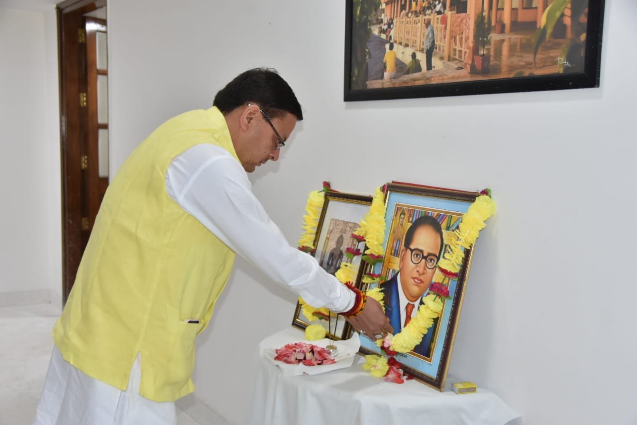 मुख्यमंत्री पुष्कर सिंह धामी ने भगवान महावीर स्वामी एवं डॉ. भीमराव अंबेडकर की जयंती पर सुमन अर्पित कर श्रद्धांजलि दी