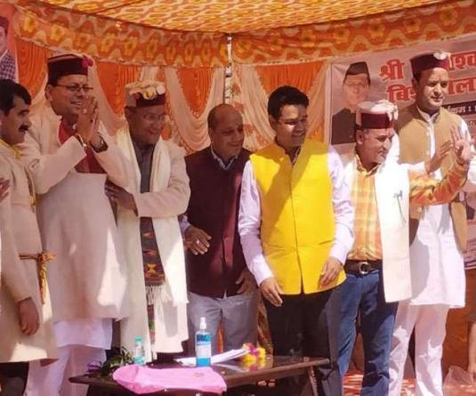 मुख्यमंत्री पुष्कर सिंह धामी जखोल गांव में बिस्सू मेले में शामिल होने के लिए पहुंचे