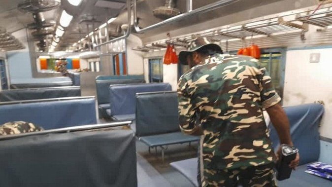 कांवड़ स्पेशल ट्रेन में बम की सूचना से हड़कंप