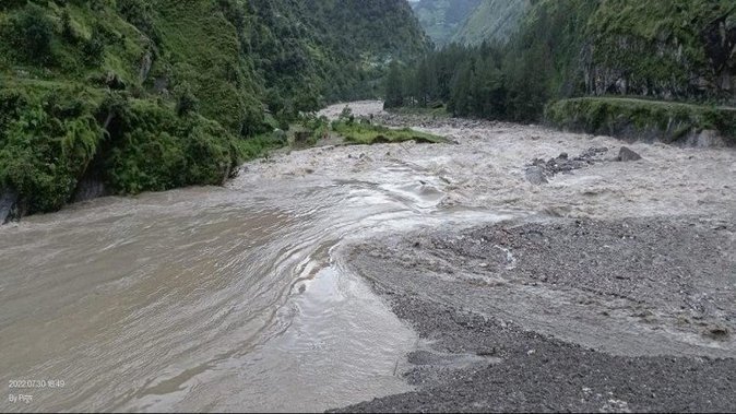 गैरसैंण और धारचूला में फटा बादल, हेलीपैड क्षतिग्रस्त