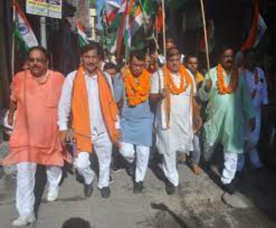 हर घर तिरंगा प्रभातफेरी कार्यक्रम में पहुंचे भाजपा प्रदेश अध्यक्ष महेन्द्र भट्ट ने रुद्रपुर में युवाओं का उत्साह बढ़ाया