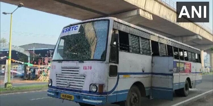 PFI पर छापों के विरोध में केरल बंद, कई शहरों में तोड़फोड़, हाईकोर्ट का कड़ा रुख
