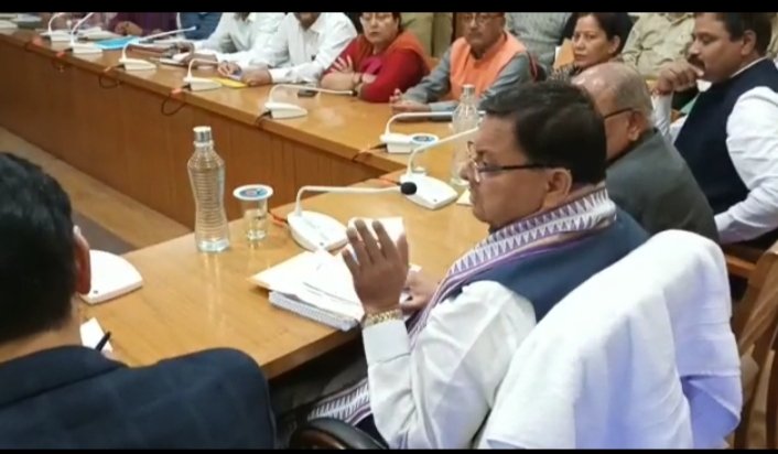 जल्द से जल्द सड़कों को किया जाए गड्ढा मुक्त, किसी प्रकार की लापरवाही न हो : CM धामी