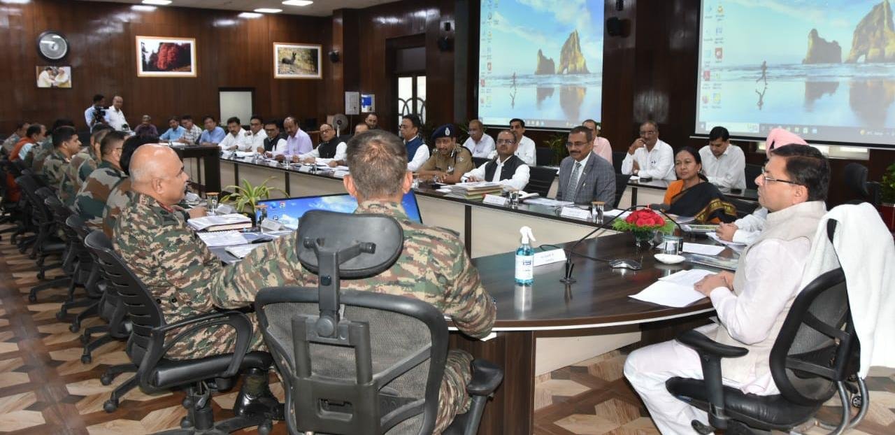 मुख्यमंत्री पुष्कर सिंह धामी की अध्यक्षता में सचिवालय में सिविल मिलिट्री लायजन कॉन्फ्रेंस की बैठक आयोजित की गई