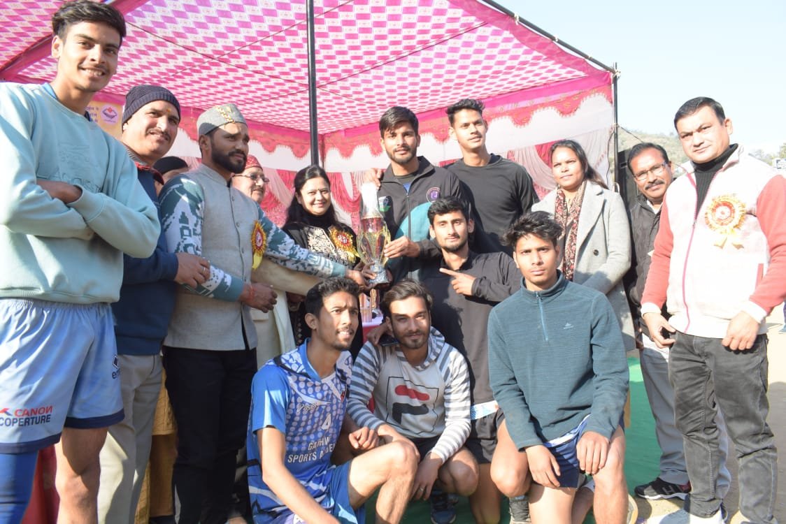 अगस्त्यमुनि में पुरुष ओपन वर्ग में राज्य स्तरीय बालीबाॅल प्रतियोगिता का आयोजन, टिहरी गढ़वाल ने ट्राफी अपने नाम की