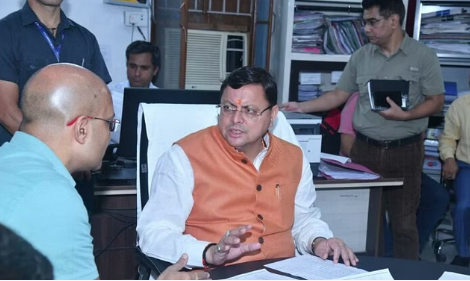 आपदा कंट्रोल रूम पहुंचे सीएम धामी, अधिकारियों को अलर्ट मोड पर रहने के निर्देश