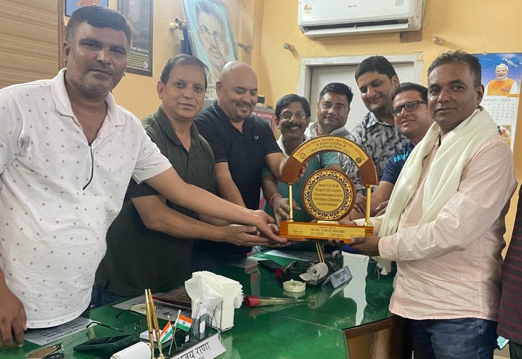 स्वास्थ्य जनसम्पर्क के क्षेत्र में उल्लेखनीय कार्य के लिए उत्तराखंड के आईईसी अधिकारी अनिल सती को प्रेस क्लब ने किया सम्मनित