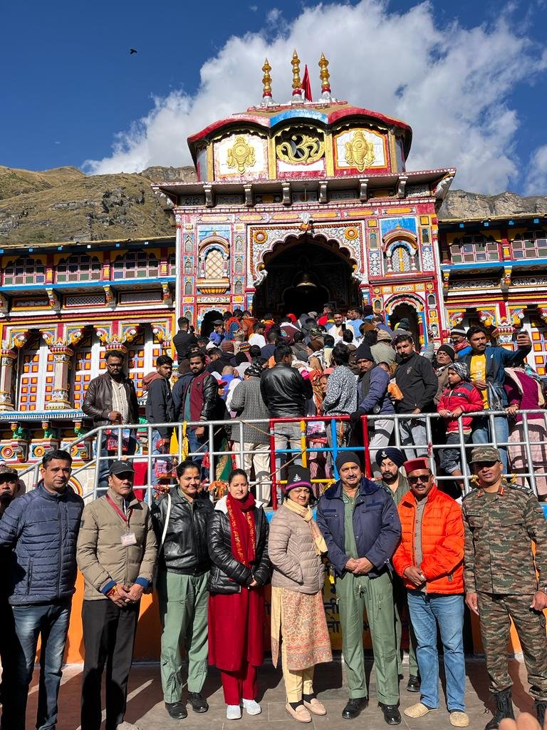 आज बदरीनाथ -केदारनाथ धाम दर्शन कर भगवान् का आशीर्वाद लिया एयर चीफ मार्शल वीआर चौधरी