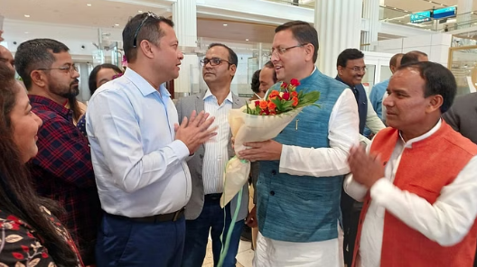 रोड शो के लिए दुबई पहुंचे सीएम धामी, कल निवेशकों के साथ करेंगे बैठक