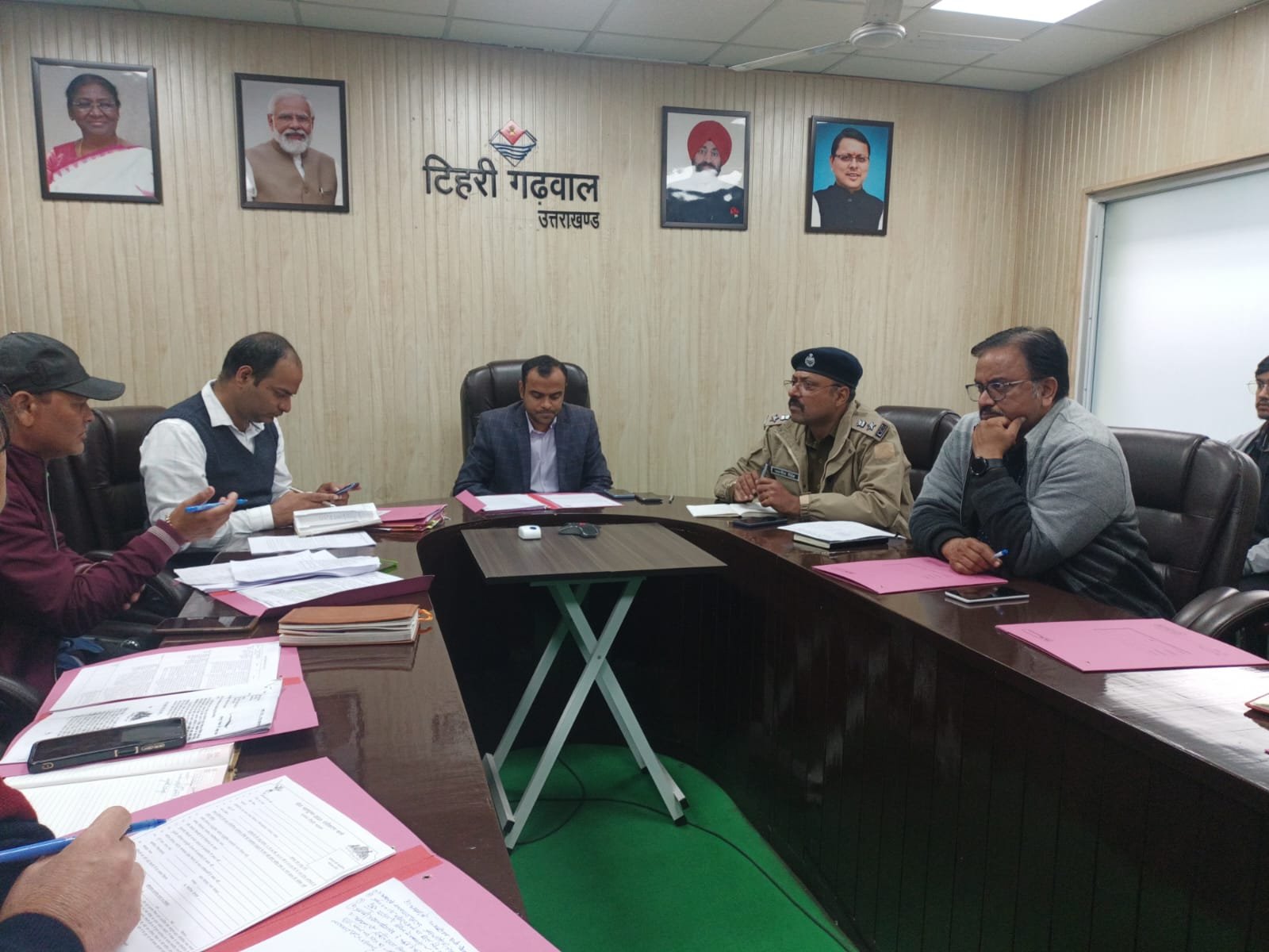 खेल महाकुम्भ 2023 के तैयारियों को लेकर जिलाधिकारी मयूर दीक्षित ने आयोजन समिति की बैठक ली