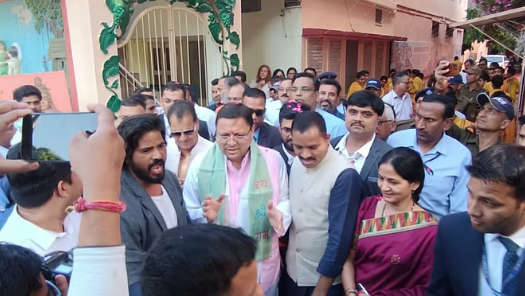 परमार्थ निकेतन पहुंचे सीएम धामी, स्वर्गाश्रम में करेंगे द बीटल्स, द गंगा फेस्टिवल का उद्घाटन