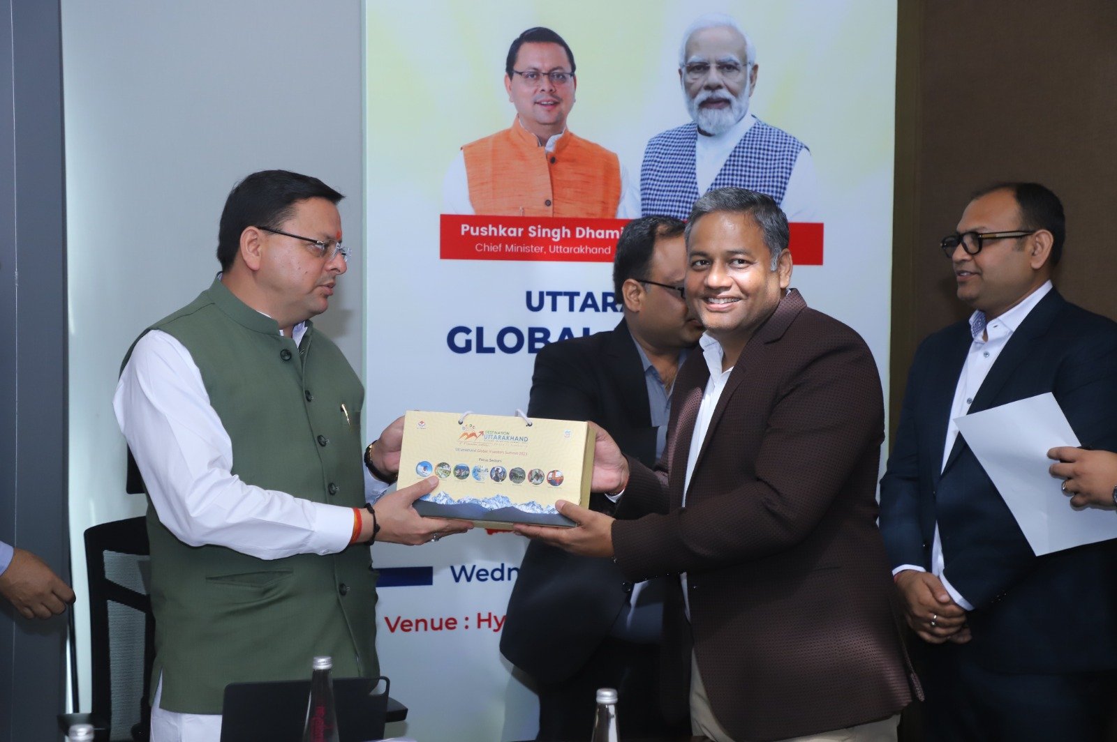अहमदावाद में आयोजित रोड शो में उद्योगों के साथ 20 हज़ार करोड़ से अधिक के एमओयू साइन