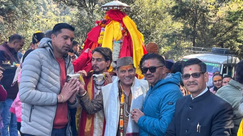 ओंकारेश्वर मंदिर में विराजे भगवान मध्यमहेश्वर, ऊखीमठ में भक्तों ने की पूजा-अर्चना