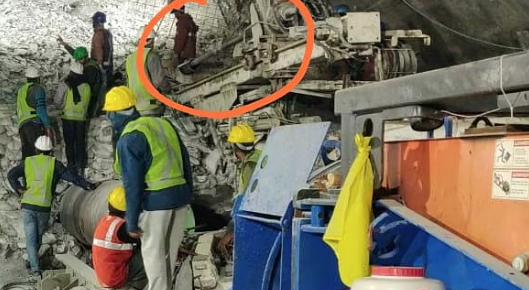 सिलक्यारा सुरंग में आर-पार हुआ पाइप