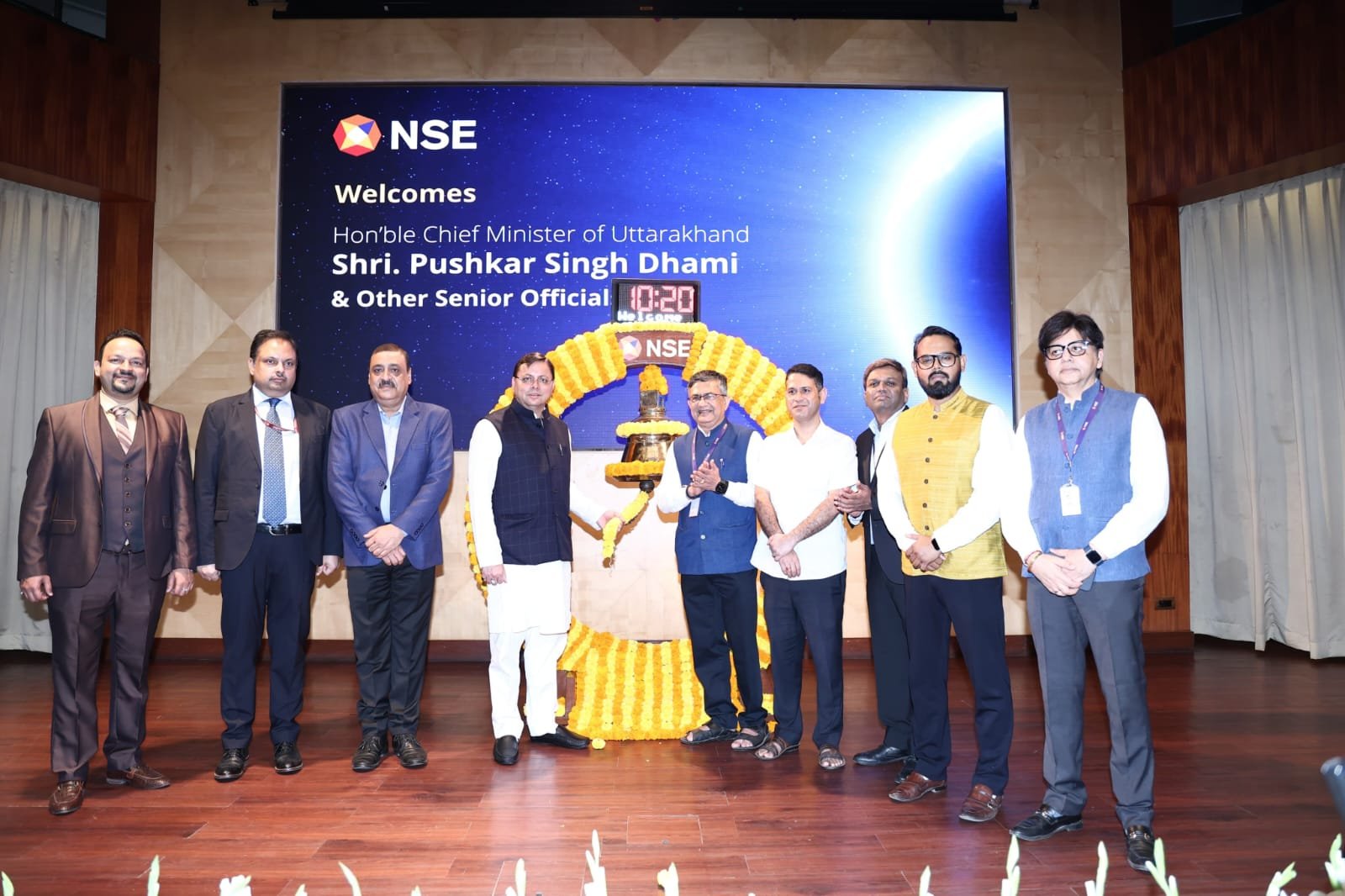 मुंबई पहुंचे प्रदेश के मुख्यमंत्री, एनएसई के अधिकारियों को ग्लोबल इन्वेस्टर्स समिट में आने के लिए किया आमंत्रित