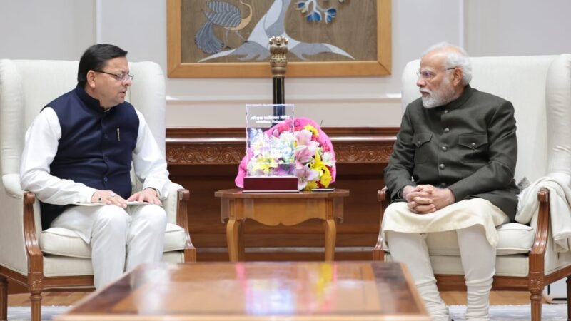 पीएम मोदी से मिले सीएम धामी, वैश्विक निवेशक सम्मेलन का दिया निमंत्रण