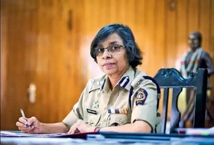 IPS Rashmi Shukla: महाराष्ट्र की पहली महिला डीजीपी को 2 साल का मिला एक्सटेंशन…