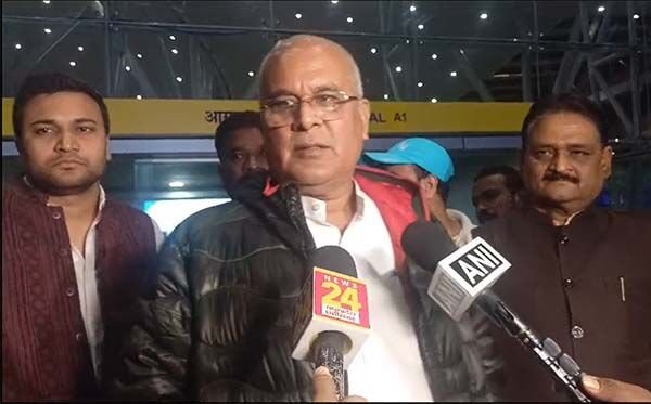 Chhattisgarh News: हार के डर से तोड़फोड़ कर रही है बीजेपी: पूर्व सीएम भूपेश बोलें इस्तीफा दें डिप्टी सीएम, कवर्धा से की इन्हें चुनाव लड़ाने की मांग, देखें वीडियो