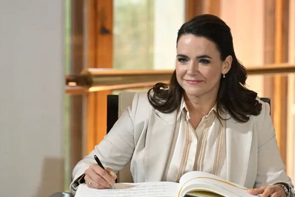 Hungarian President Katalin Novak: राष्ट्रपति ने दिया इस्तीफा: लोगों के गुस्से के बीच छोड़ना पड़ा प्रेसिडेंट का पद, जानिए क्या था मामला?