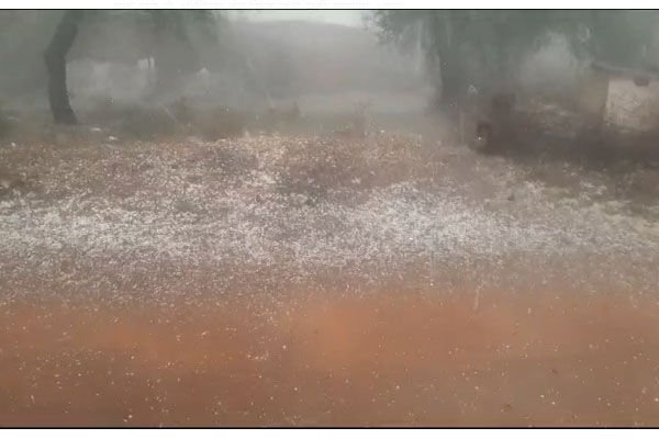CG Weathers News: CG में बारिश और ओले: छत्तीसगढ़ में मौसम का मिज़ाज बदला, कई जगह तेज बारिश और ओले गिरे, लौटेगी फिर ठंड!