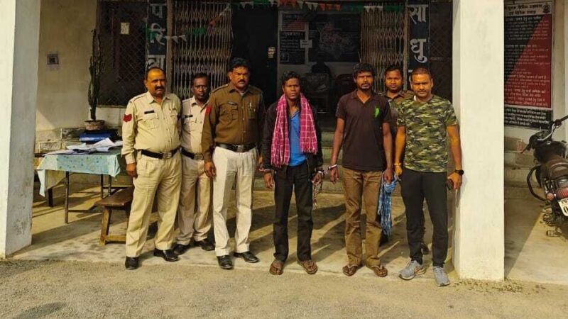 Raigarh News: पत्नी को प्रेमी संग आपत्तिजनक हालत में देख पति बौराया, तार से गला घोंटकर दोनों की कर दी हत्या…