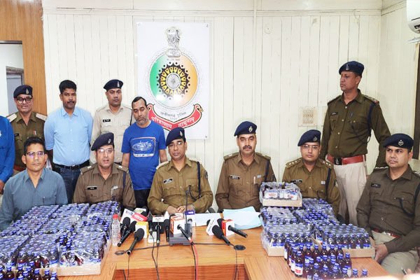 Raipur News: दिल्ली से छत्तीसगढ़ में नशीली दवा बेचने वाला संचालक गिरफ्तार, मेडिकल एजेंसी खोलकर चला रहा था अवैध व्यापार