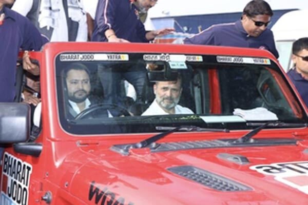 Bihar News : तेजस्वी ने थामी खुली जीप की स्टेरिंग, राहुल ने किया रोड शो