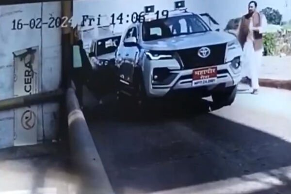 Rewa News: टोल कर्मियों की दादागिरी, रीवा महापौर से की गाली-गलौज और मारपीट, वीडियो वायरल