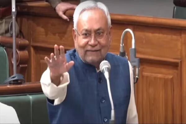 Bihar News : राहुल गांधी मीडिया में बने रहने के लिए कुछ भी बोलते हैं : नीतीश कुमार