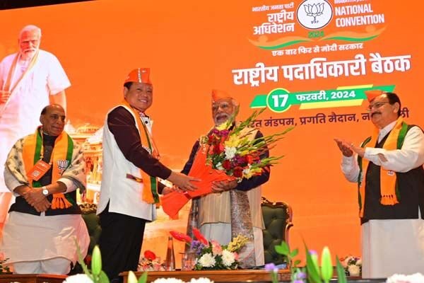 BJP Meeting: दिल्‍ली में बीजेपी की बड़ी बैठक: देशभर से पहुंचे हैं पार्टी के नेता, मंच पर केवल 4 लोग, देखें फोटो और वीडियो