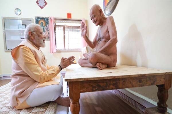 CG Jain Muni Acharya Vidyasagar: राष्ट्र संत आचार्य विद्यासागर के प्रति मोदी की आस्था: अचानक उनसे मिलने डोंगरगढ़ पहुंचे थे प्रधानमंत्री नरेंद्र मोदी