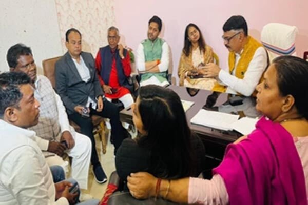 Jharkhand News : तीसरे दिन भी दिल्ली में जमे हैं झारखंड कांग्रेस के नाराज विधायक, अपनी ही पार्टी के चार मंत्रियों को हटाने पर अड़े