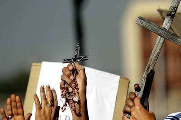 Jharkhand News: हजारीबाग में मतांतरण का खेल, धर्म परिवर्तन के बदले दिया जा रहा था हर महीने 15 हजार