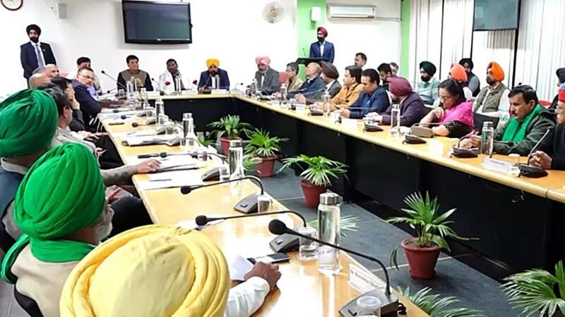 Farmer Protest Update: सरकार ने दिया 4 फसलों पर 5 साल के लिए MSP देने का ऑफर, फिलहाल जारी रहेगा आंदोलन