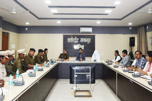 CG Korea News: कलेक्टर ने नशे और अवैध गतिविधियों पर लगातार कार्रवाई के दिए निर्देश, SP बोले-पुलिस की धमक अपराधियों को साफ दिखे…